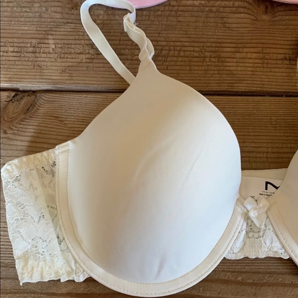 SOLD-Bundle of  2 New Maidenform Lace Trimmed Bras - Picture 4 of 8